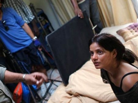 முகத்தில் குத்தும்போது டைமிங் மிஸ்... படப்பிடிப்பில் நீத்து சந்திரா காயம்!