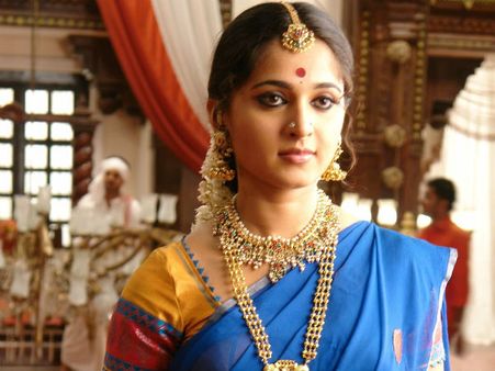 ருத்ரமா தேவி படத்துக்காக ரூ 5 கோடியில் செய்யப்பட்ட தங்க நகைகள் விற்பனைக்கு!