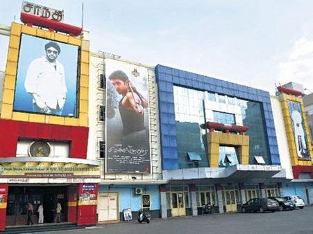 சாந்தி தியேட்டர் இடிக்கப்படுகிறது.. 4 அரங்குகள் கொண்ட மல்டிப்ளெக்ஸ் ஆக மாறுகிறது!