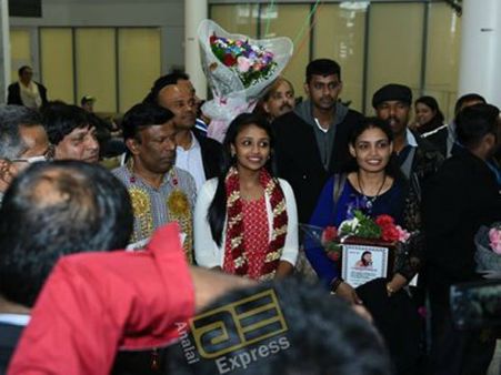 கனடா சென்றார் 'சூப்பர் சிங்கர்' ஜெசிக்கா... விமானநிலையத்தில் தமிழர்கள் உற்சாக வரவேற்பு