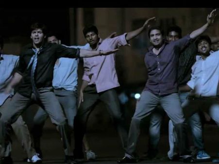 என்னையா கலாய்க்கற... ஆடு மச்சி ஆடு... சந்தானத்தைப் பழி வாங்கிய ‘நண்பேண்டா’ ஆர்யா!