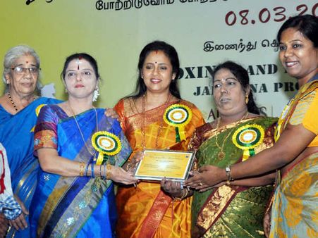 சினிமா துறைக்கு பெண்கள் அதிகளவில் வர வேண்டும்! - நடிகை லட்சுமி ராமகிருஷ்ணன்