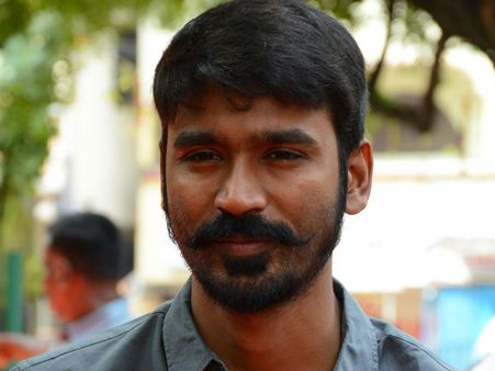 அஜித், விஜய்யை தொடர்ந்து... படக்குழுவுக்கு பிரியாணி விருந்து வைத்த தனுஷ்!