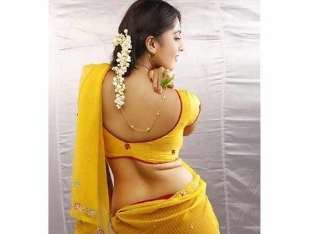 மஞ்சள் சிவப்பழகி அனுஷ்கா ஆகிறார் ... இஞ்சி இடுப்பழகி....!