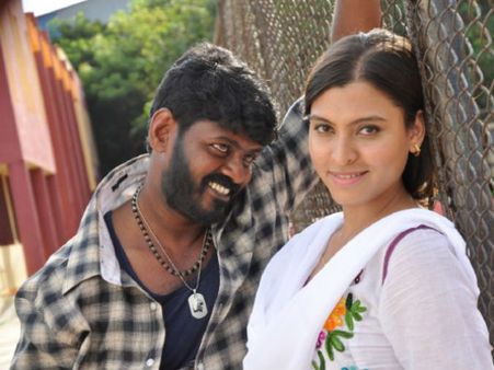 சாலையோரம்... குப்பைக் கிடங்கில் படப்பிடிப்பு... வாந்தியெடுத்த நாயகி!