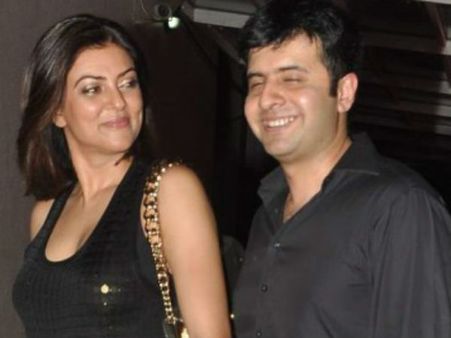 காதலர் ரித்திக்கின் கைகோர்த்து பார்ட்டிக்கு வந்த நடிகை சுஷ்மிதா சென்