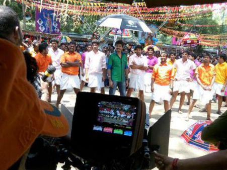 ஜிலு ஜிலு உடையில் தேனியில் ஜில்லாட்டம் போட்ட சிவகார்த்திகேயன்