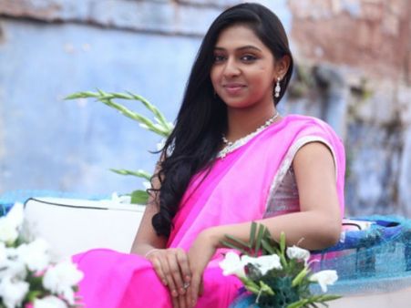 என்னைப் பற்றி இவ்ளோ தானா, நிறைய கிசுகிசுக்களை எதிர்பார்க்கிறேன்: லக்ஷ்மி மேனன்