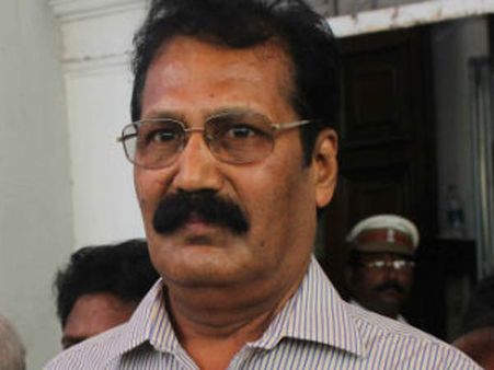 கொம்பன் படம் பார்க்க லேட்டாக வந்த கிருஷ்ணசாமி.. கோபத்தில் கிளம்பிப் போன நீதிபதிகள்!