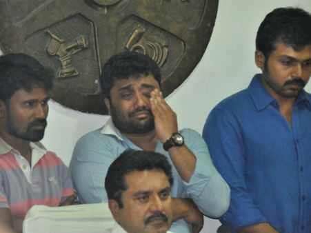 கொம்பன்... ஞானவேல் ராஜாவின் அழுகை ஆனந்தக் கண்ணீராகப் போகிறது!