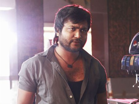 'படத்தோட லாபத்துல பாதிய கேக்கறீங்களாமே... நிஜமா பாபி சிம்ஹா?'