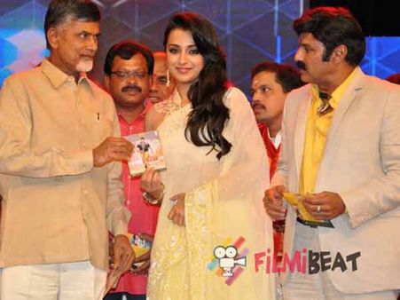 அதெப்படி ஆந்திரா போகலாம்... சந்திரபாபு நாயுடுகிட்ட சிடி வாங்கலாம்?- த்ரிஷாவுக்கு கண்டனம்