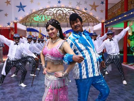 குத்தாட்டம் போடுகையில் காலை நறுக்கென்று மிதித்த வடிவேலு: வலியால் அழுத சதா