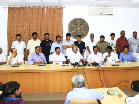 உத்தம வில்லன் படம் வெளியாக பணம் கேட்டு மிரட்டினார்கள்! - லிங்குசாமி