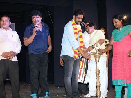 பெப்சிக்கு எதிராக மன்சூர் அலிகானின் டாப்சி: தொடங்கி வைத்தார் சுரேஷ் காமாட்சி!