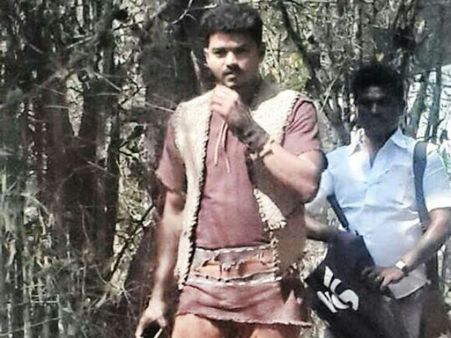 கசிந்தது 'புலி' விஜய் போட்டோ: அதிர்ச்சியில் இளையதளபதி, படக்குழு