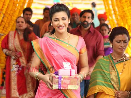 மூக்குத்தி குத்தி.. சேலை கட்டி.. மராத்தியாக மாறிய மறத் தமிழச்சி!