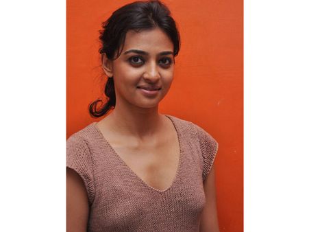 ராதிகா ஆப்தே நிர்வாண வீடியோ லீக் ஆனது எப்படி? - மும்பை போலீசில் புகார்