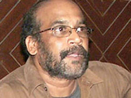 காஞ்சனா 2 பாடல் அருவருப்பின் உச்சம்! - இயக்குநர் வேலு பிரபாகரன்