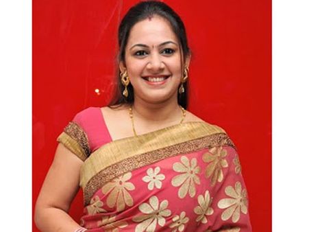 வேணும்னா எடுத்துப் பூசிக்கோ... கதாநாயகியோடு கலாட்டாவில் இறங்கிய காமெடி டைம் அர்ச்சனா