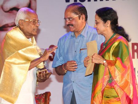 இப்பல்லாம் படமா எடுக்கறீங்க... எம்ஜிஆர் படத்தைப் பாருங்க..! - நீதிபதி கற்பகவிநாயகம்