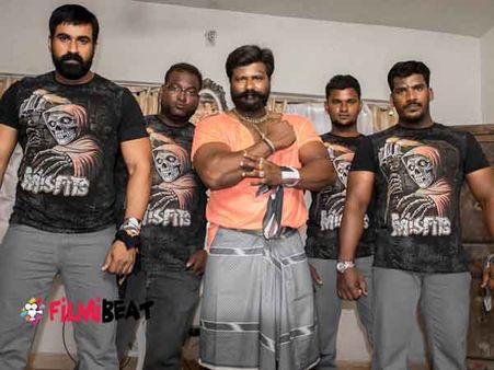 பாடி பில்டர்களின் 'கன்னா பின்னா' கதை இது!