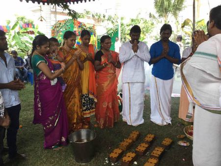 அன்னைக்கு கோவில் வடிக்கும் லாரன்ஸ்.. கட்டுமானத்தைத் தொடங்கினார்