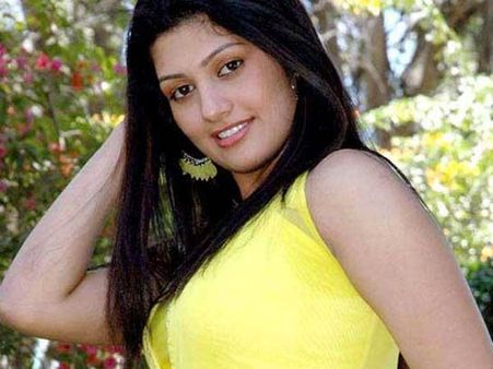 மீண்டும் நடிக்க வந்த முன்னாள் முதல்வரின் மனைவி