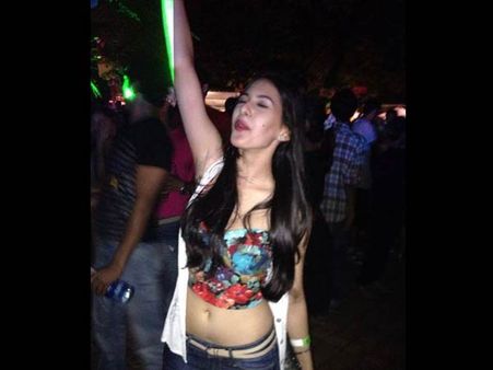 பிறந்தநாளை பிகினியில் கொண்டாடிய அனேகன் பட நாயகி