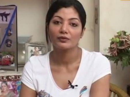 முன் ஜாமீன் கேட்டு நடிகை அல்போன்சா மனு!