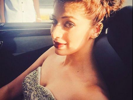 ஆத்தாடி.... ராய் லட்சுமியை ‘26 வயது எலிசபெத் ராணி’ எனப் புகழ்ந்த ரசிகர்!