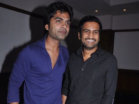 கொம்பு சீவும் சிம்பு –சந்தானம்!