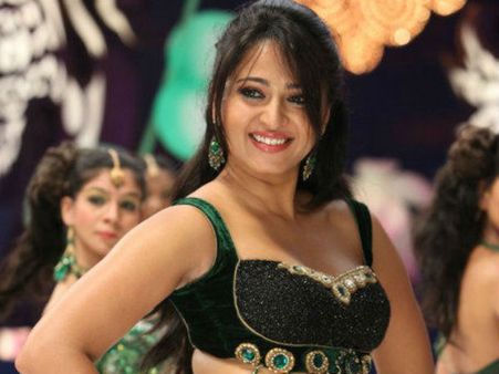 கண்டமேனிக்கு சாப்பிட்டு இஞ்சி 'அடுப்பழகி'யான அனுஷ்கா