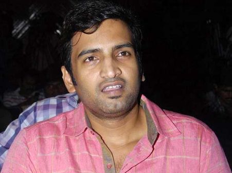 விளம்பரங்களில் நடிப்பதால் நடிகர்களை தண்டிக்கக் கூடாது!- நடிகர் சந்தானம் பேட்டி