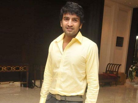 தமிழ் சினிமாவில் பேய் தான் இப்போ 'சூப்பர் ஸ்டார்'... 'டெரர்' கிளப்பும் சந்தானம்!