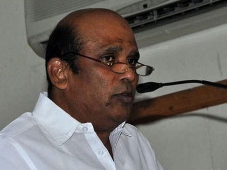 சரத்குமாருக்கு கண்டனம்... நடிகர் சங்கத் தேர்தலிலிருந்து விலகினார் வாகை சந்திரசேகர்!