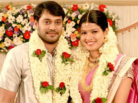 மனைவியை விவாகரத்து செய்கிறார் நடிகர் பாலா