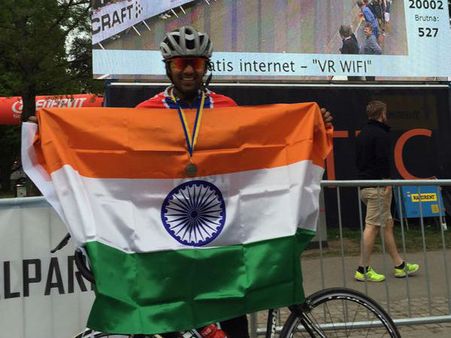 சைக்கிள் போட்டியில் பதக்கம் வென்றார் ஆர்யா!