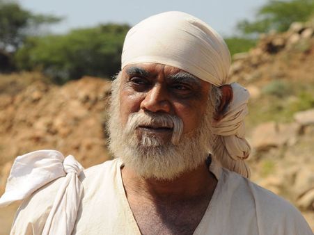 அபூர்வ மகான் படத்துக்காக ஆறடி உயர பாபா சிலை!