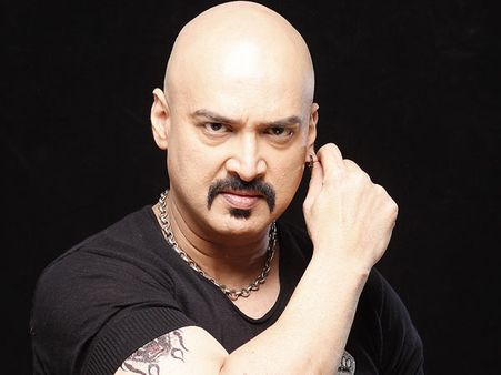 பிழைப்பது சென்னையில்.. பழிப்பது தமிழ் நடிகர்களை.. இது நடிகர் சுரேஷின் சின்னபுத்தி!