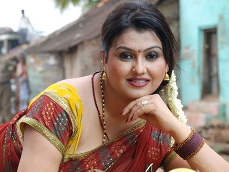 என் சுயசரிதையைப் படமாக்க போட்டி போடறாங்க! - சோனா