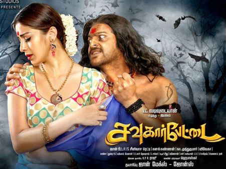 ஒண்ணு ரெண்டுல்ல... 50 பேய்களுடன் மோதும் ராய் லட்சுமி!!