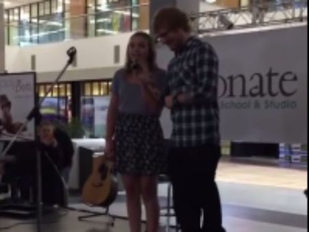 13 வயது சிறுமியுடன் டூயட் பாடிய பிரபல பாப் பாடகர்