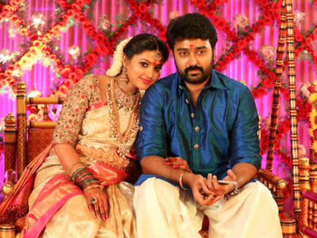 சினேகாவுக்கு 7 மாதம்.. ஸ்டார் ஹோட்டலில் வளைகாப்பு… மீனா, சங்கீதா வாழ்த்து!