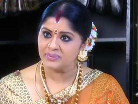 தமிழ் சீரியல்களை மிரட்டிக் கொண்டு சக்கை போடு போடும் ரீமேக் சீரியல்கள்!