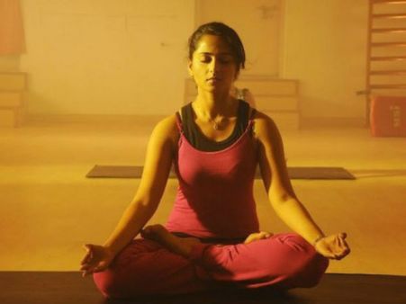 சிவக்குமார் முதல் அனுஷ்கா வரை.. திரையுலகில் வலம் வரும் யோகா நிபுணர்கள்!