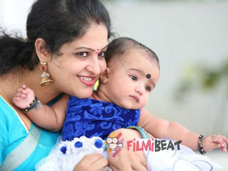 'தல' ஹீரோயின் மந்த்ராவின் செல்ல மகள் ரிதிமாவை பார்த்திருக்கிறீர்களா?