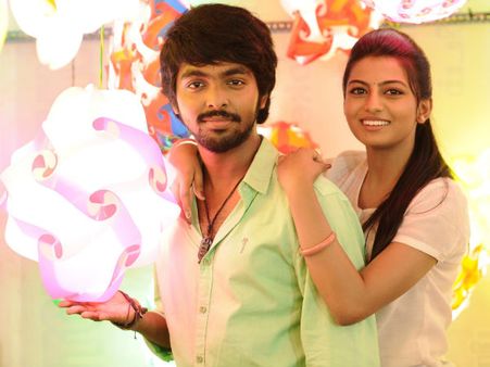 மனிஷா யாதவுக்கு முத்தம் கொடுக்க 36 டேக் வாங்கிய ஜி.வி. பிரகாஷ்