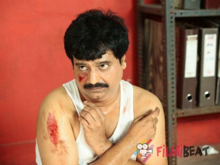 பட்டத்து யானையும் கன்றுக்குட்டியும்!