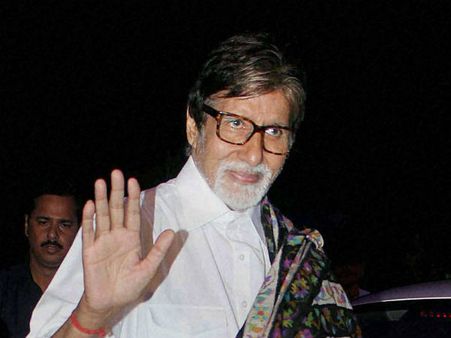 இங்கயுமாடா செல்பி எடுப்பீங்க... நொந்து ‘நூடுல்ஸ்’ ஆன அமிதாப்!